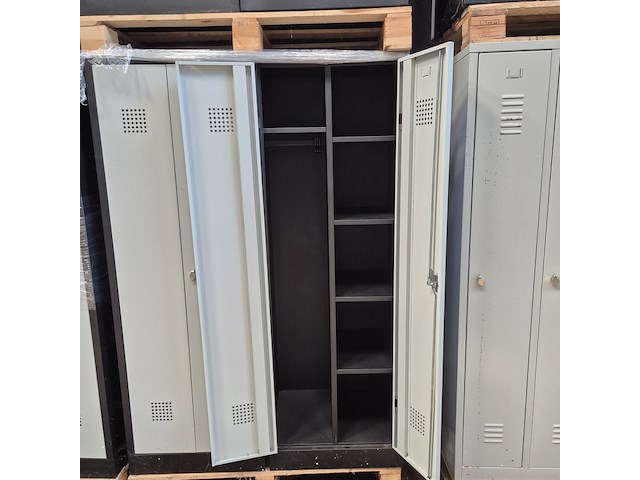 Grote partij lockerkasten - afbeelding 4 van  6