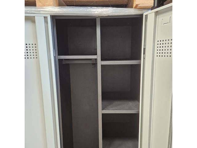 Grote partij lockerkasten - afbeelding 5 van  6