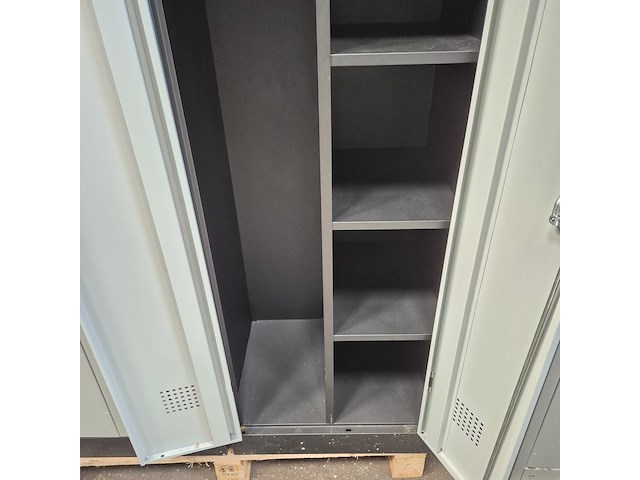 Grote partij lockerkasten - afbeelding 6 van  6