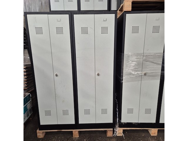 Grote partij lockerkasten - afbeelding 3 van  6