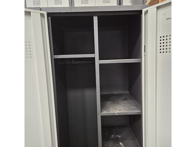 Grote partij lockerkasten - afbeelding 5 van  6