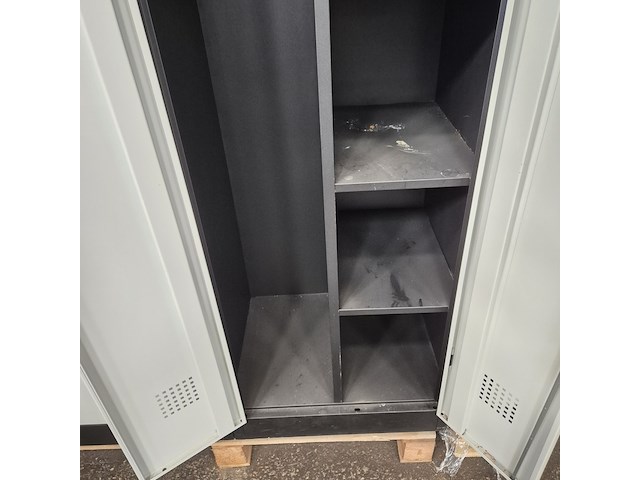 Grote partij lockerkasten - afbeelding 6 van  6