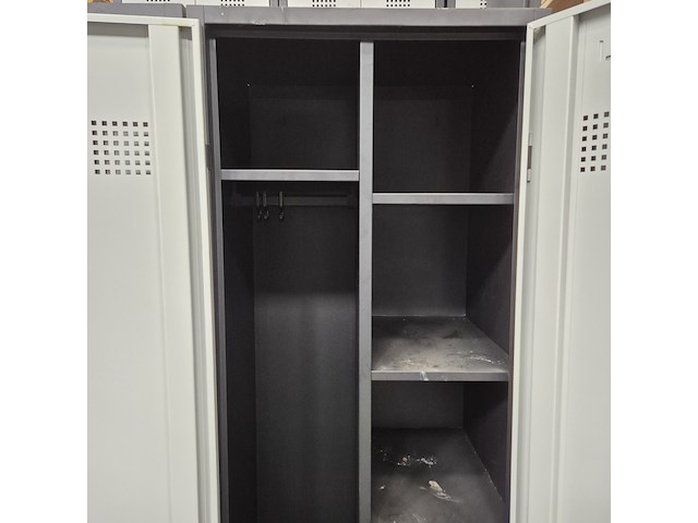 Grote partij lockerkasten - afbeelding 5 van  6