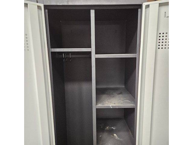 Grote partij lockerkasten - afbeelding 5 van  6