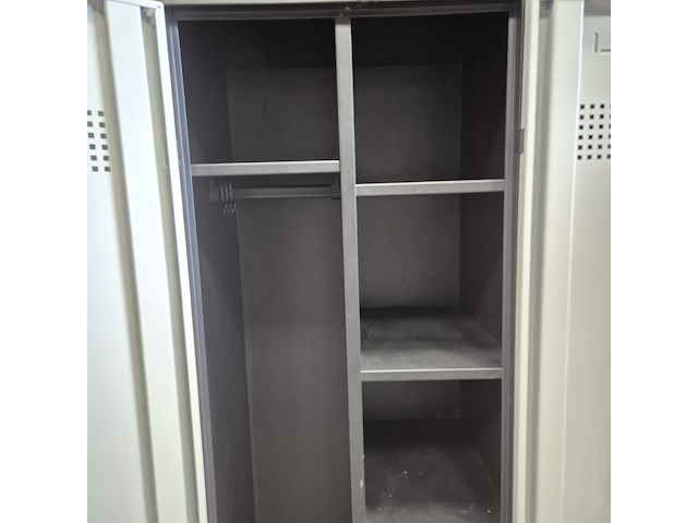 Grote partij lockerkasten - afbeelding 5 van  8