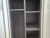 Grote partij lockerkasten - afbeelding 5 van  8