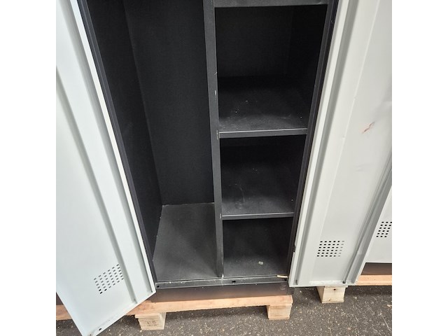 Grote partij lockerkasten - afbeelding 6 van  8