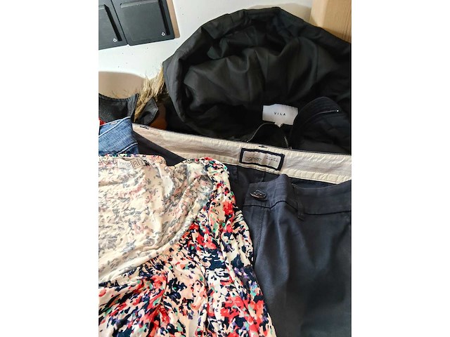 Grote partij merkkleding – levi’s, adidas, nike, balr., zara & meer – 2 pallets, ca. 1.300 stuks - afbeelding 35 van  37