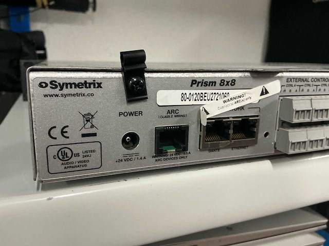 Grote partij met schermen en computer onderdelen en kabels - afbeelding 14 van  18
