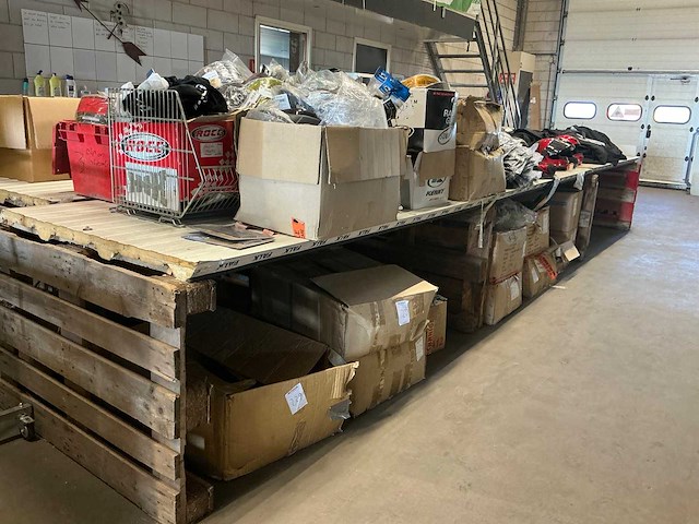 Grote partij motor kleding helmen handschoenen - afbeelding 1 van  14