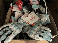 Grote partij motorkleding helmen handschoenen - afbeelding 3 van  10