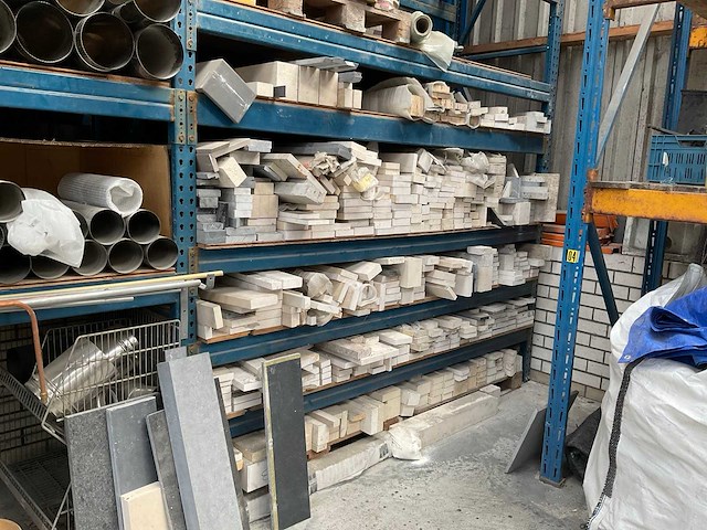 Grote partij natuursteen delen - afbeelding 1 van  2