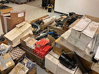 Grote partij onderdelen manitou, wacker, genie en yale bouwmachines - afbeelding 2 van  14