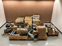 Grote partij onderdelen manitou, wacker, genie en yale bouwmachines - afbeelding 1 van  14