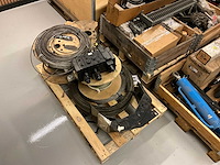 Grote partij onderdelen manitou, wacker, genie en yale bouwmachines - afbeelding 8 van  14