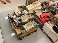 Grote partij onderdelen manitou, wacker, genie en yale bouwmachines - afbeelding 14 van  14