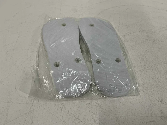 Grote partij ongebruikte teenslippers - afbeelding 2 van  7