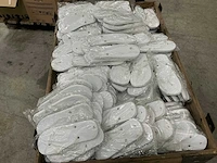 Grote partij ongebruikte teenslippers - afbeelding 6 van  7