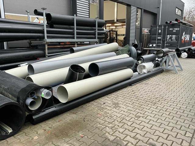 Grote partij pe buizen, bochten en moffen - afbeelding 1 van  4