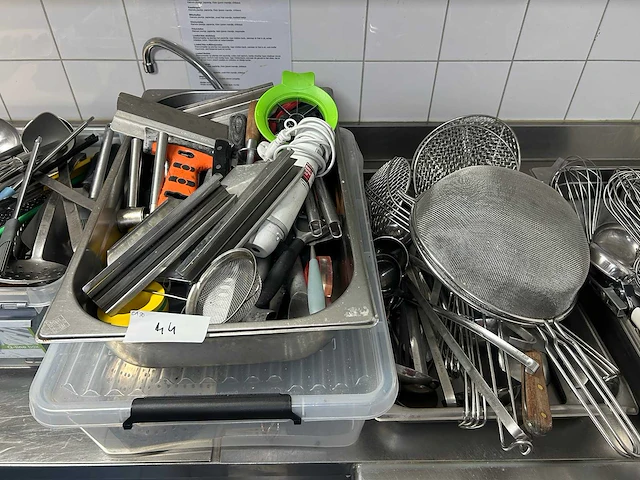 Grote partij professionele keukenbenodigdheden en keukengerei - afbeelding 3 van  8