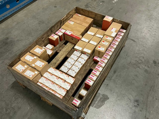 Grote partij rvs316/a4 würth bevestigingsmaterialen - afbeelding 1 van  12