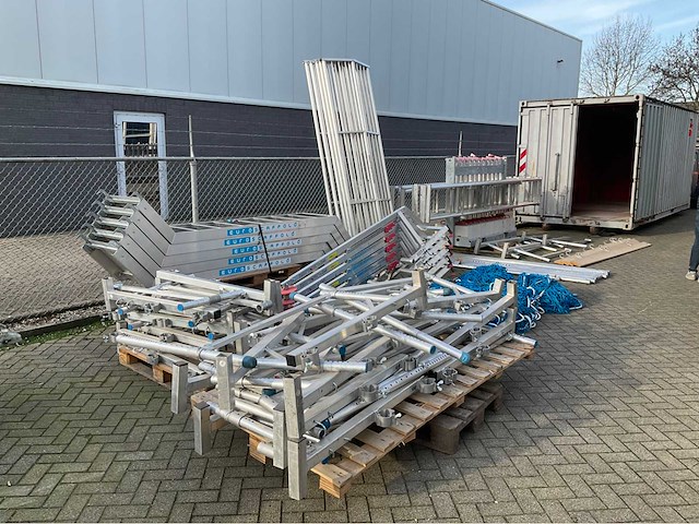 Grote partij steigermateriaal - afbeelding 1 van  23