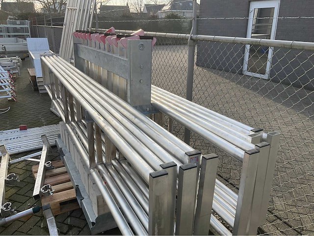 Grote partij steigermateriaal - afbeelding 15 van  23