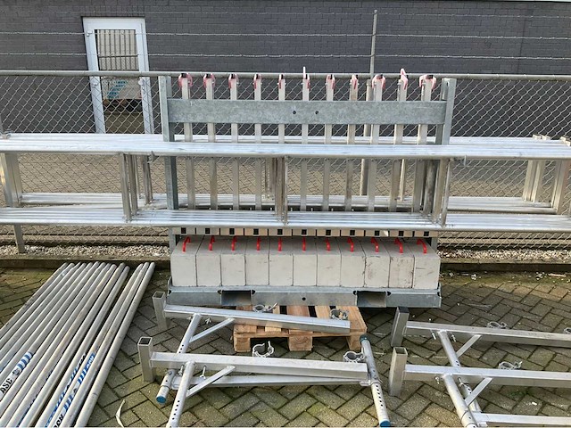 Grote partij steigermateriaal - afbeelding 17 van  23