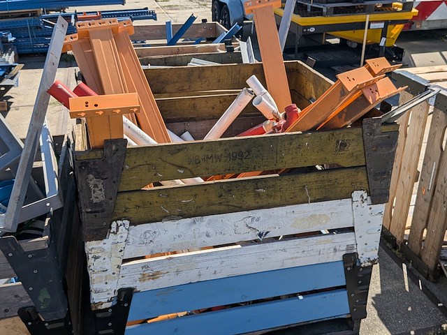 Grote partij stelling materiaal en buizen - afbeelding 2 van  12