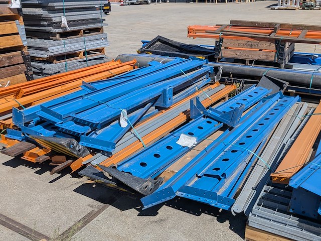 Grote partij stelling materiaal en buizen - afbeelding 4 van  12