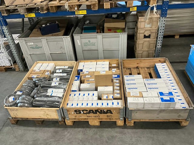 Grote partij uponor installatiemateriaal - afbeelding 1 van  7