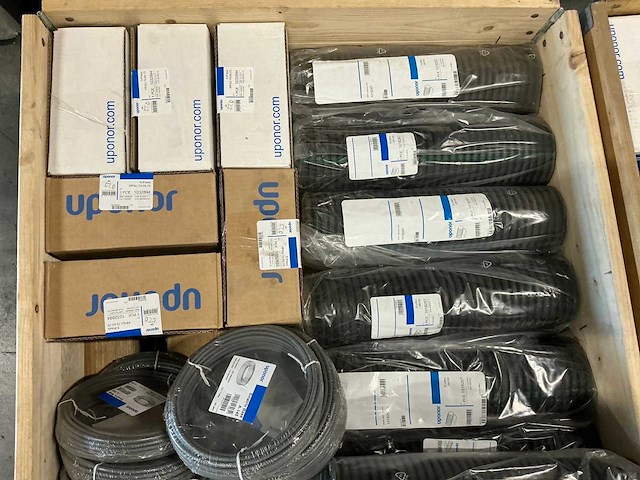Grote partij uponor installatiemateriaal - afbeelding 2 van  7