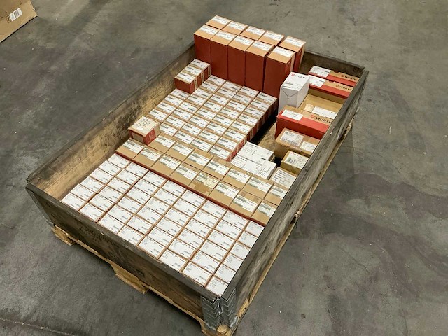 Grote partij würth bevestigingsmaterialen - afbeelding 1 van  4