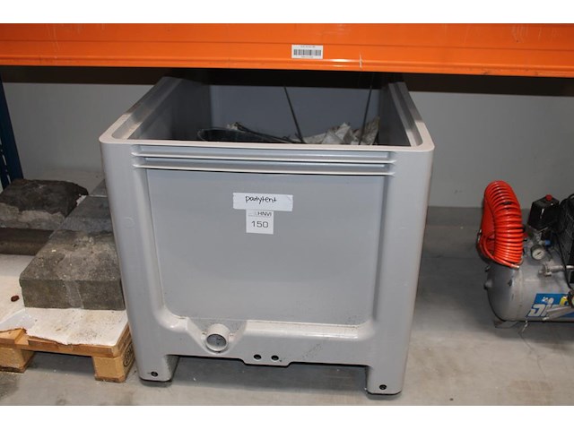 Grote partytent gedemonteerd in accu bak. vermoedelijk 8 x 4 m, compleetheid onbekend. - afbeelding 1 van  3