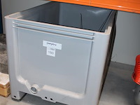 Grote partytent gedemonteerd in accu bak. vermoedelijk 8 x 4 m, compleetheid onbekend. - afbeelding 2 van  3