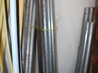 Grote partytent gedemonteerd in accu bak. vermoedelijk 8 x 4 m, compleetheid onbekend. - afbeelding 3 van  3