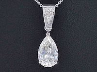 Grote peer shape diamant in een witgouden hanger van 2.01 carat, excl. ketting - afbeelding 1 van  11