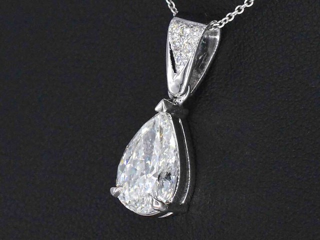 Grote peer shape diamant in een witgouden hanger van 2.01 carat, excl. ketting - afbeelding 6 van  11