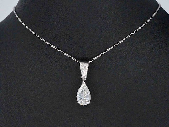 Grote peer shape diamant in een witgouden hanger van 2.01 carat, excl. ketting - afbeelding 9 van  9