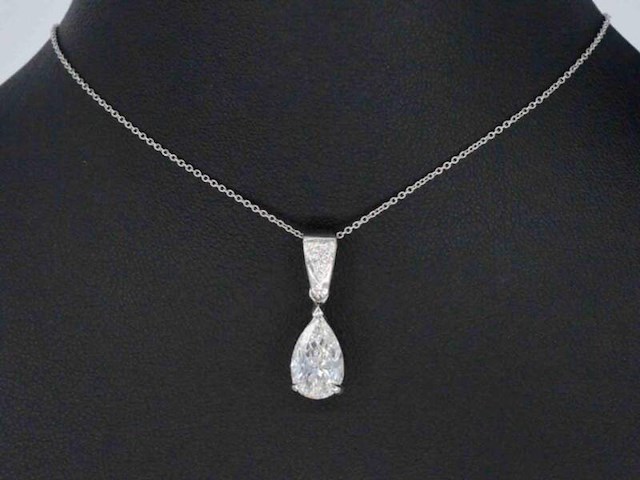 Grote peer shape diamant in een witgouden hanger van 2.01 carat, excl. ketting - afbeelding 11 van  11