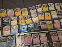 Grote pokémon collectie met veel glimmende, rares, vintage kaarten en 4 verzamelmappen - afbeelding 2 van  70