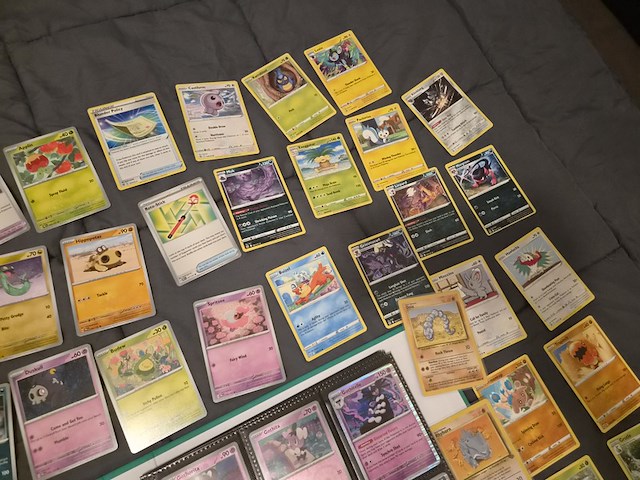 Grote pokémon collectie met veel glimmende, rares, vintage kaarten en 4 verzamelmappen - afbeelding 3 van  70