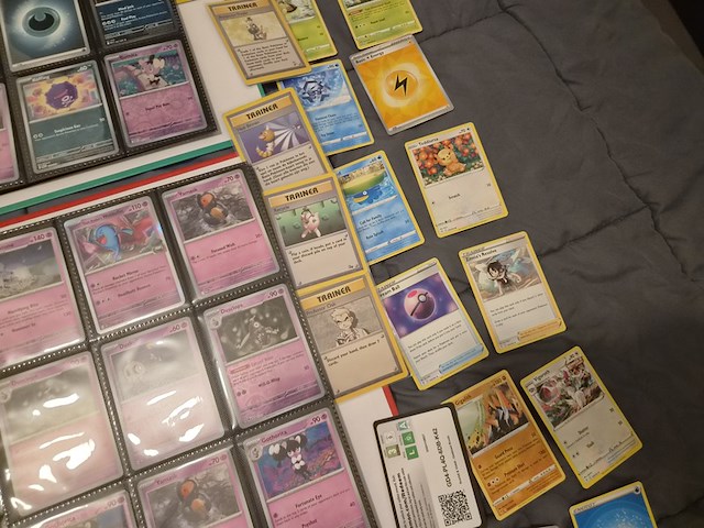 Grote pokémon collectie met veel glimmende, rares, vintage kaarten en 4 verzamelmappen - afbeelding 5 van  70