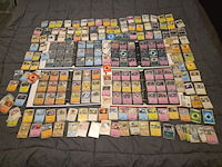 Grote pokémon collectie met veel glimmende, rares, vintage kaarten en 4 verzamelmappen - afbeelding 1 van  70