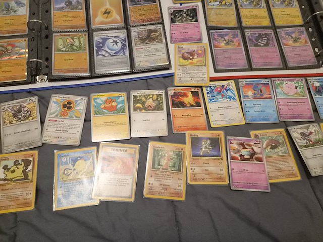 Grote pokémon collectie met veel glimmende, rares, vintage kaarten en 4 verzamelmappen - afbeelding 34 van  70