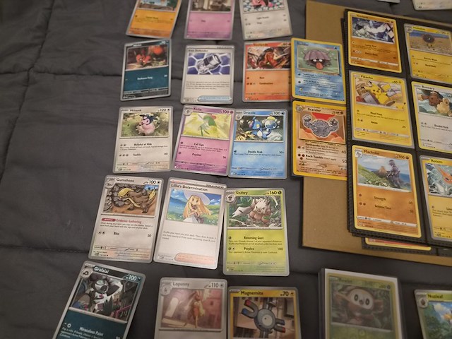 Grote pokémon collectie met vintage kaarten, rares, verzamelmap en opbergdozen - afbeelding 2 van  31