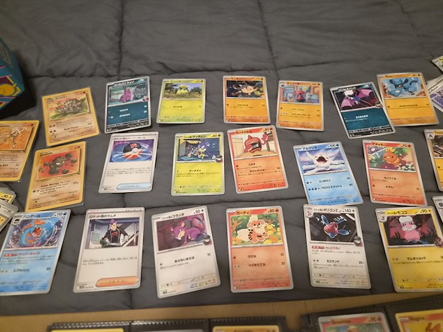 Grote pokémon collectie met vintage kaarten, rares, verzamelmap en opbergdozen - afbeelding 5 van  31
