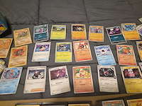 Grote pokémon collectie met vintage kaarten, rares, verzamelmap en opbergdozen - afbeelding 5 van  31