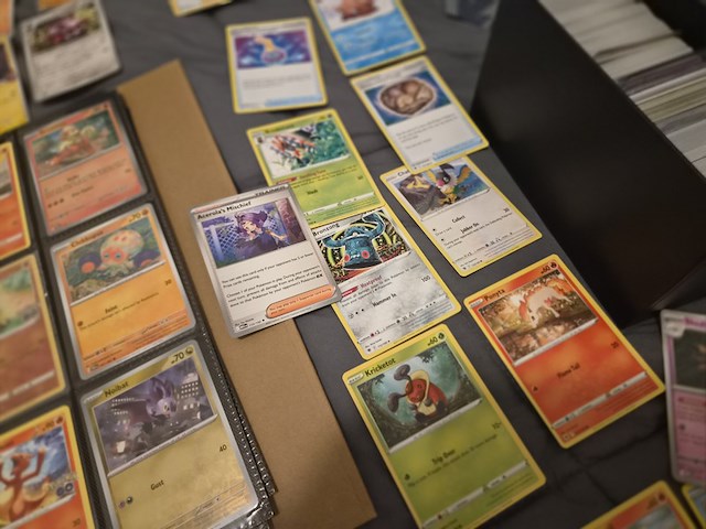 Grote pokémon collectie met vintage kaarten, rares, verzamelmap en opbergdozen - afbeelding 7 van  31