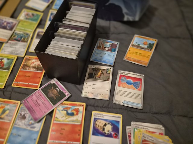 Grote pokémon collectie met vintage kaarten, rares, verzamelmap en opbergdozen - afbeelding 8 van  31